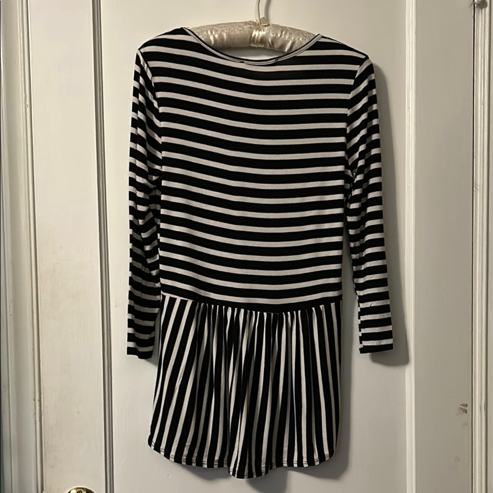 Les Amis Black and White Asymmetrical Top - Picture 4 of 11